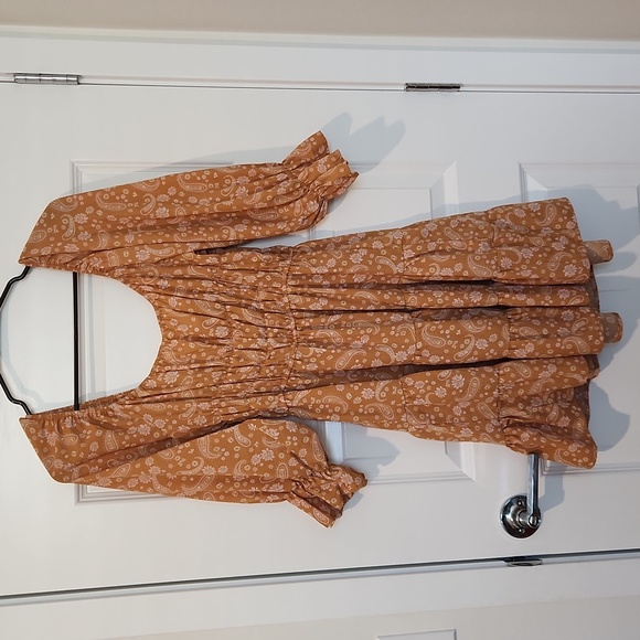 Really Pretty Paisley Dress! - Picture 4 of 4